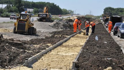 Устройство пешеходной дорожки с геотекстилем